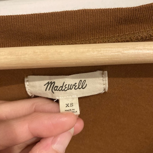 Madewell Relaxed Cotton V-neck Crop Tee Size XS in Camel/Coffee/Brown - Picture 3 of 5
